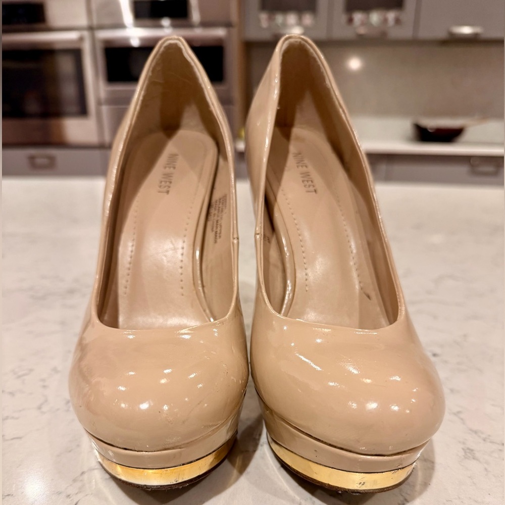 Nine West Beige and Gold Platform Heels. Size 8